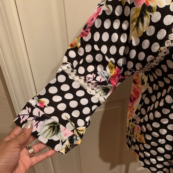 - Black polka, floral print blouse with lace… - Picture 3 of 6